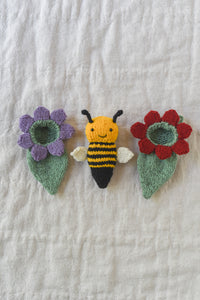 Sweet Bee and Flower Pattern