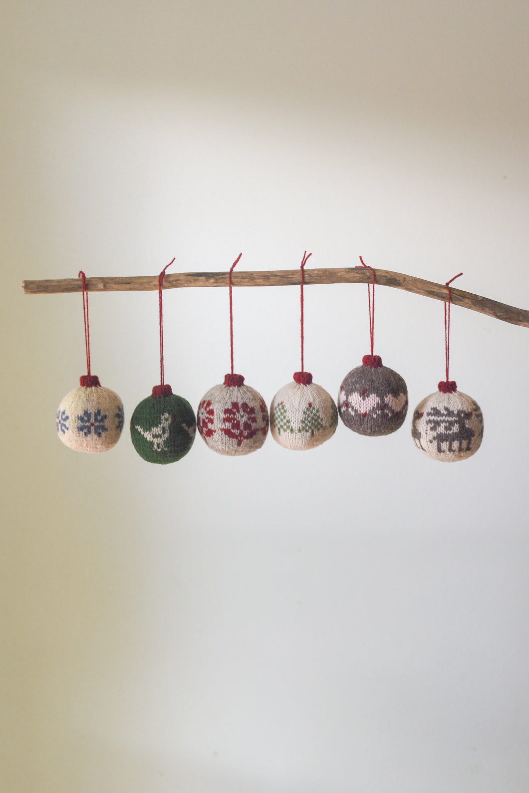 Good Tidings Ornaments Pattern