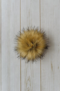 Snap-On Faux Fur Pom-Poms – Barrett Wool Co.